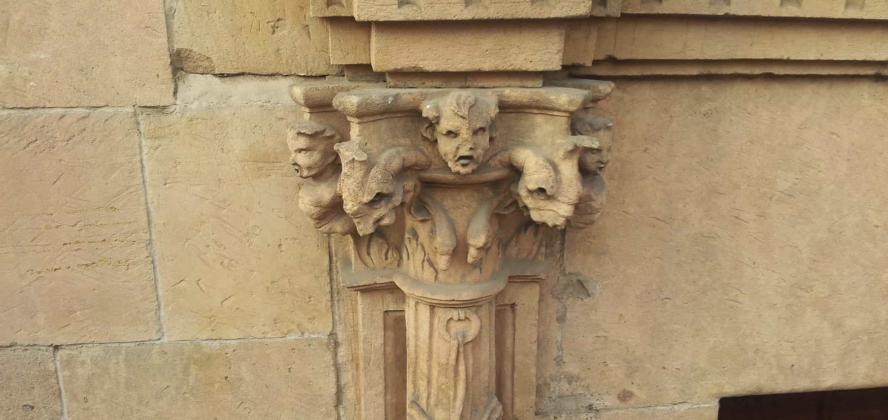 Detalles del Palacio de Monterrey en Salamanca