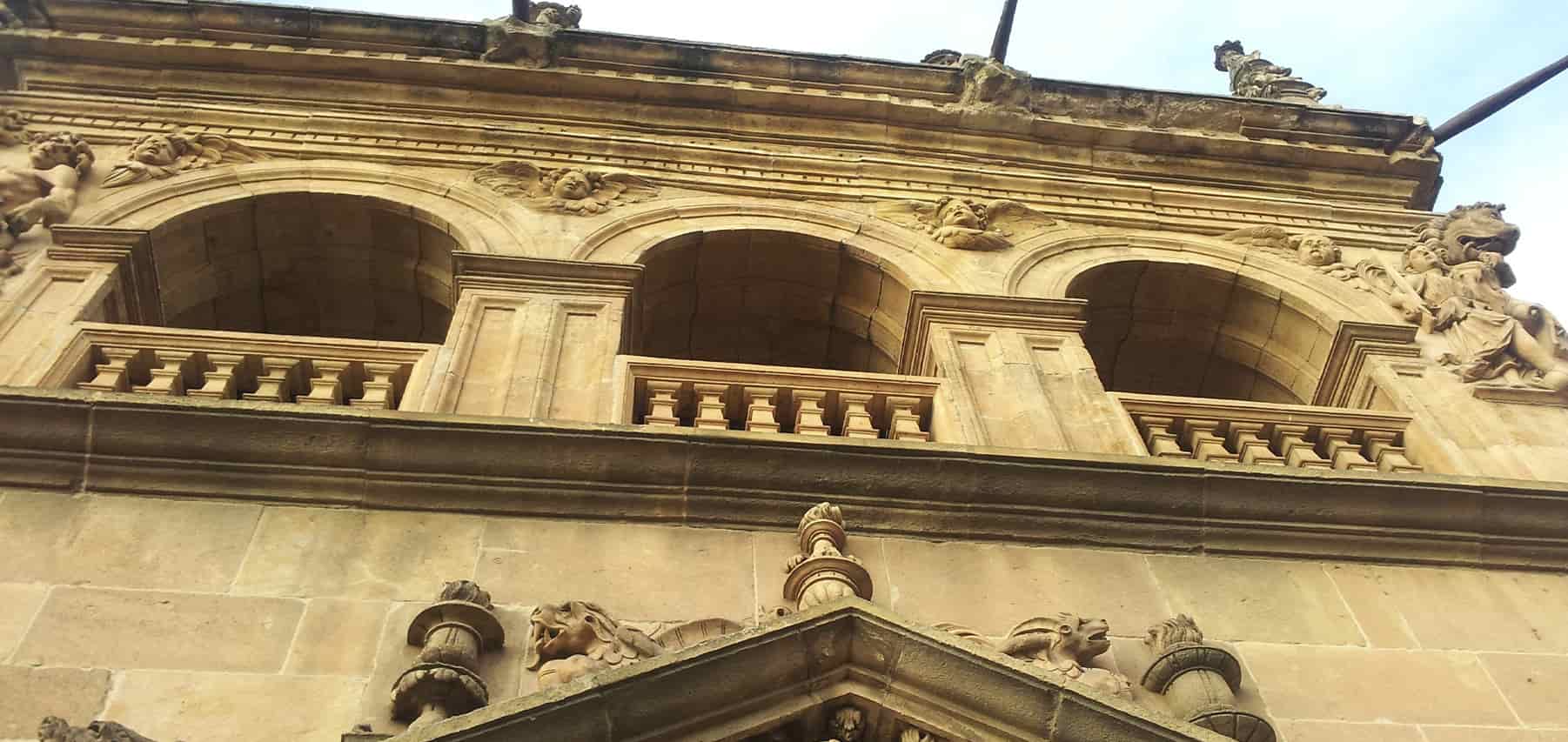 Detalles del Palacio de Monterrey en Salamanca